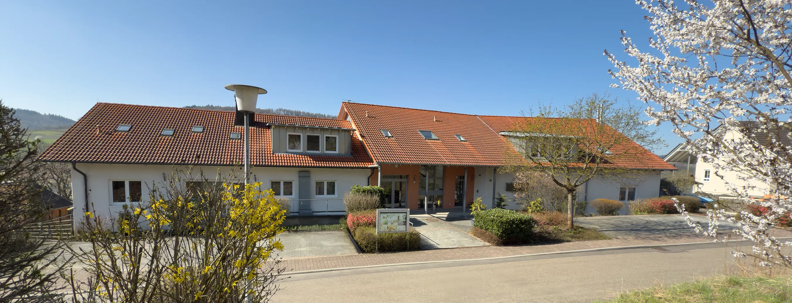 Drei Senioren im Gespräch Lindenhof Alten- und Pflegeheim in Mainhardt