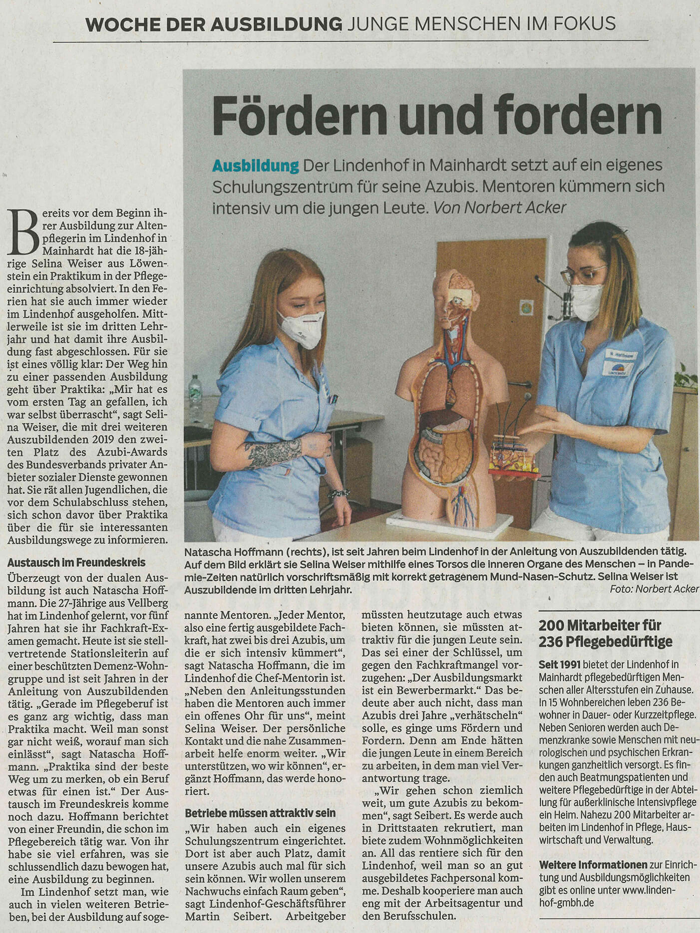 Auszubildende und Praxisanleiterin